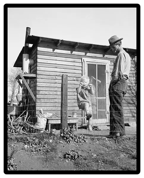 Madera County, family from near Dallas, Texas, 1939. Creator: Dorothea Lange
