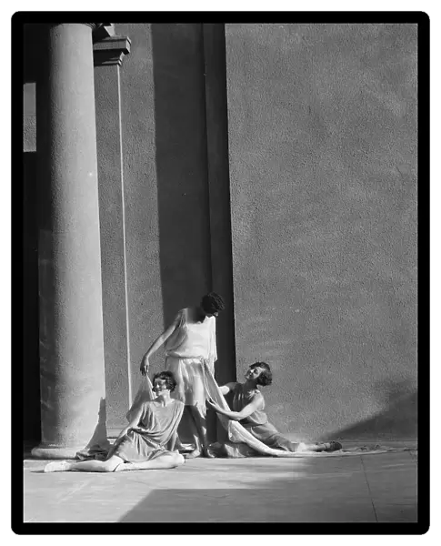 University of California at Berkeley dancers, 1927 Creator: Arnold Genthe