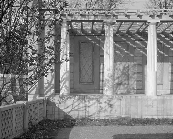 Untermeyer [i.e. Untermyer] garden, 1917 Creator: Arnold Genthe