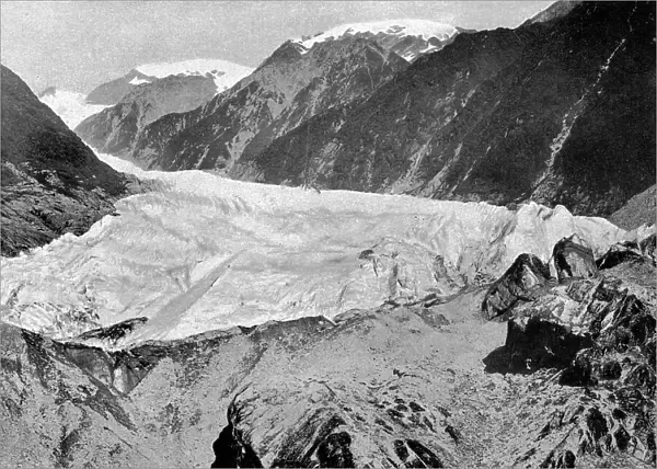 Le glacier Francois Joseph dans les Alpes de la Nouvelle-Zelande; Les Terres Du Pacifique, 1914. Creator: Unknown