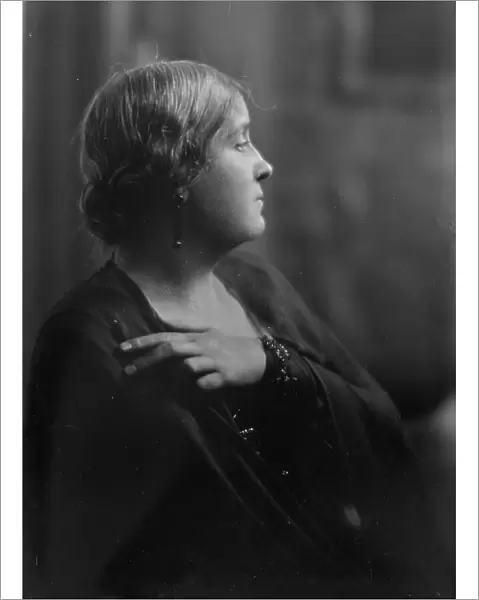 Kauser, Alice, Miss, portrait photograph, 1916. Creator: Arnold Genthe