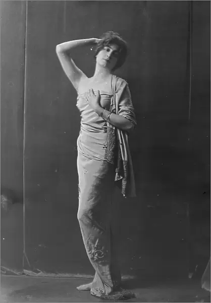 Miss Flore Revalles, portrait photograph, 1918 Sept. 26. Creator: Arnold Genthe