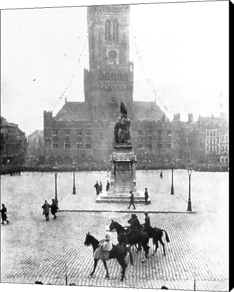 En Belgique delivree; L'entrée solennelle, a Bruges, des souverains belges, le 25 october 1918. Creator: Unknown