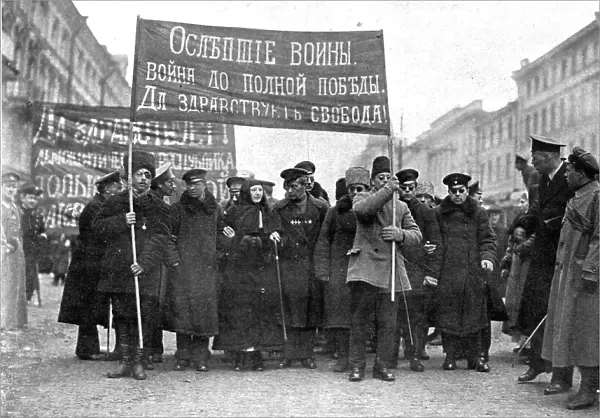 Les Soubresauts de la Russie; Une contre-manifestation patriotique: des aveugles de guerre... 1917 Creator: Unknown