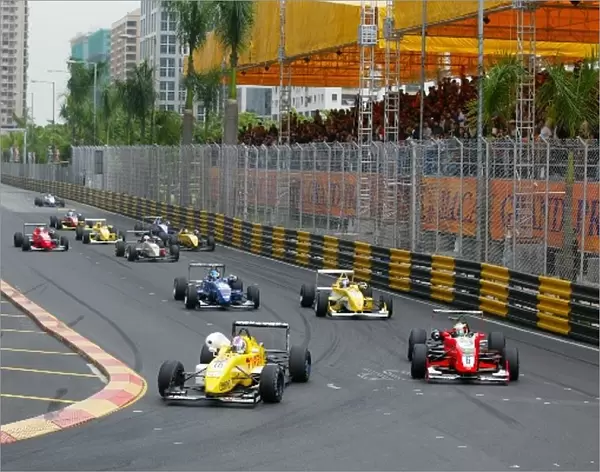 49th Macau Grand Prix: Paolo Montin, TOMS, leads from Kousuke Matsuura, Prema Powerteam