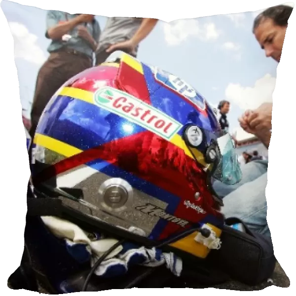 Formula One World Championship: The helmet of Juan Pablo Montoya Williams on the grid