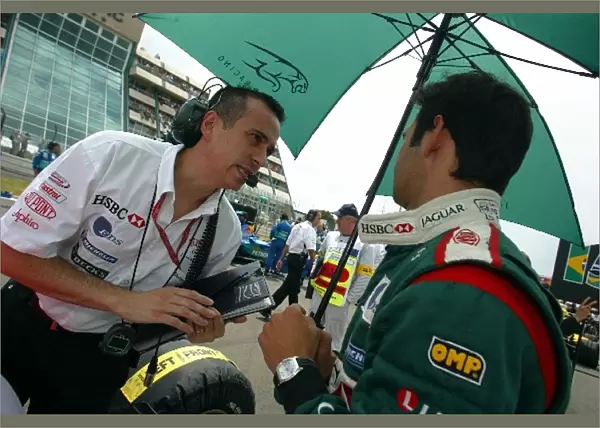 Formula One World Championship: Stefano Sordo, Jaguar Race Engineer with Antonio Pizzonia Jaguar on the grid