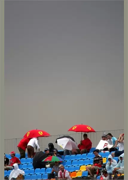 GP2 Series: Fans shelter from the rain: GP2 Series, Rd18, Istanbul Park, Istanbul, Turkey, 21 August 2005
