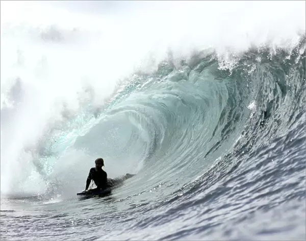 Hawaii, Oahu, North Shore, Afternoon Surfing On Large Waves. Editorial Use Only