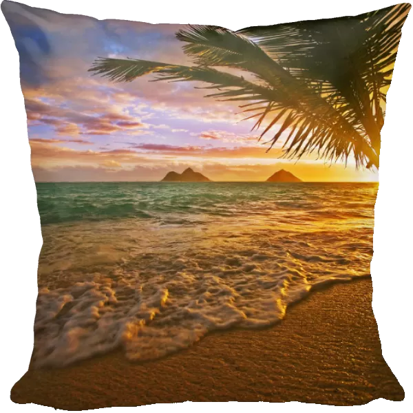 USA, Hawaii, Lanikai Beach at sunrise; Oahu