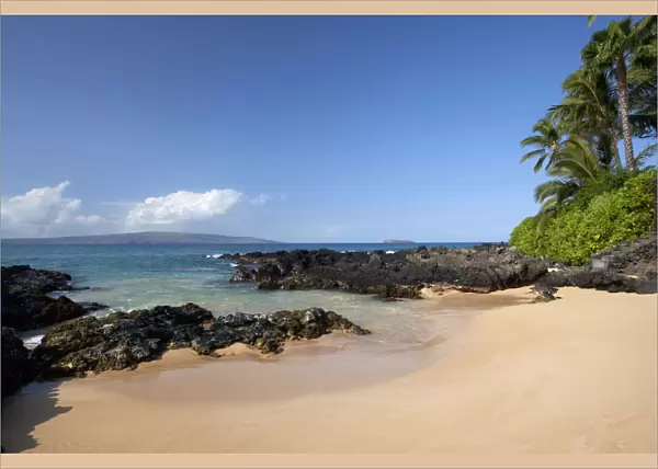 Hawaii, Maui, Makena Beach, A coastal view of the South Shore