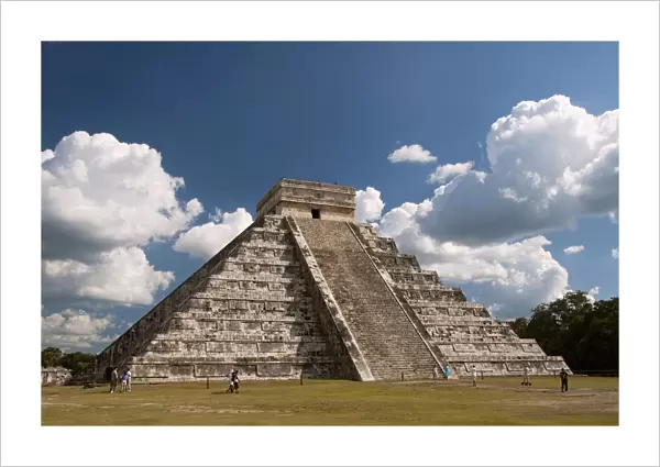 Mexico, Yucatan, Chichen Itza, El Castillo (also called the Pyramid of Kukulcan)
