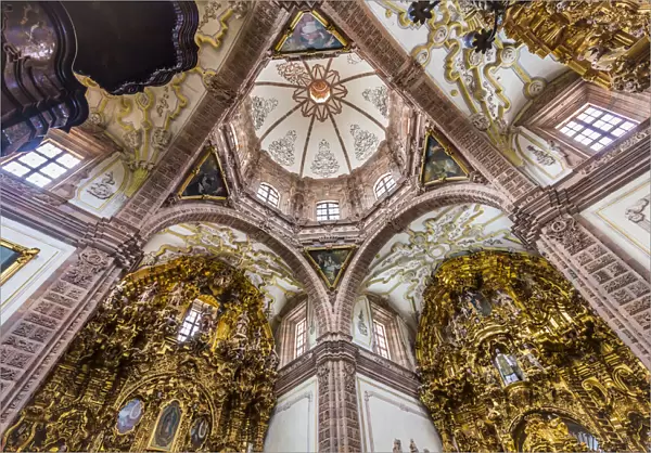 Interior of the Templo Valenciana Church showing the ornate ceiling and the gilded carvings, Guanajuato City, Mexico