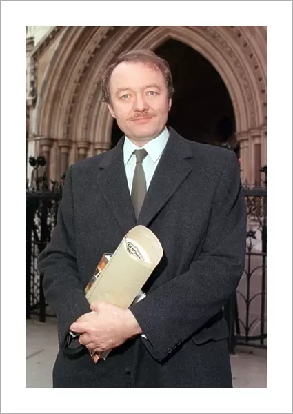 Ken Livingstone at Law Courts January 1990