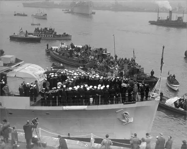 H. M. S. Amethyst arrivesback at Portsmouth following the 'Yangtese Incident'
