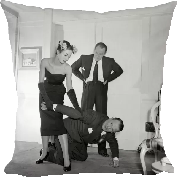 Judo. Diana Wynter with ex. Supt. Fabian and Bruce Seton. January 1953 D281