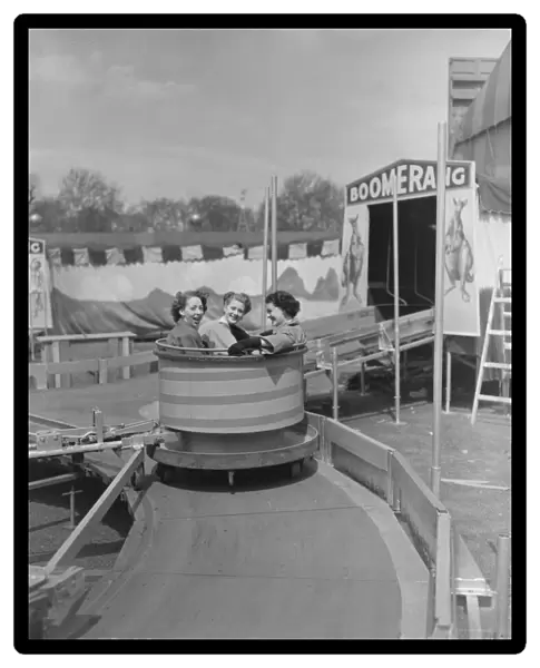 Festival of Britain 1951 Battersea Pleasure Gardens - Girls in the Boomerang
