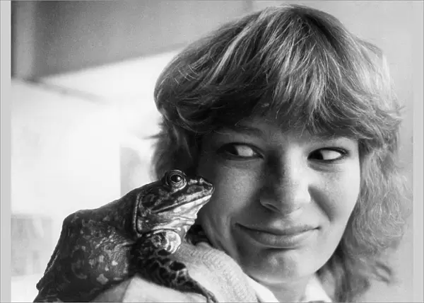 Animals humour. 17 yrs old Sandra Atherton, of Colwyn Bay Mountain Zoo with an American