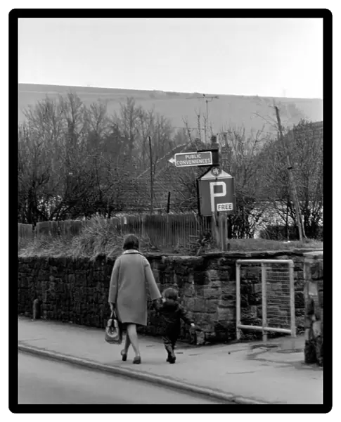 P for free Public Conveniences signs January 1975 75-00173-001