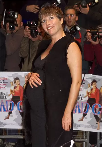 Pregnant Emma Thompson Oct 1999 arriving at the premiere of the film '