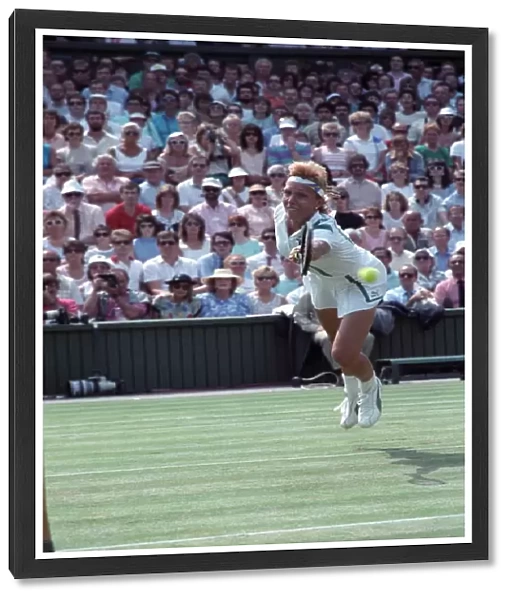 Wimbledon. Semi Final Navratilova v. Evert. June 1988 88-3518-065