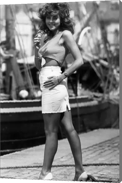Fashion - Skirts: Shorty Model Marcia Murphy wears tied shirt and white skirt