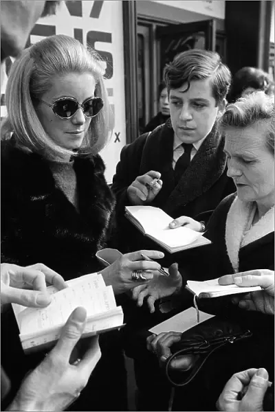 Catherine Deneuve march 1966 Signs autograph while leaving the theatre after