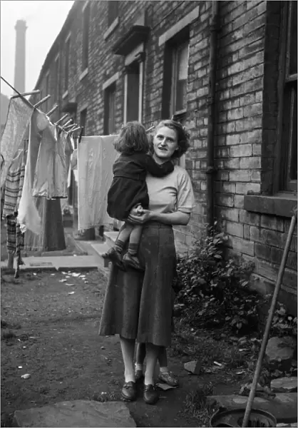 Mother and daughter put out the washing in a Bradford Slum. November 1953 D6539-002