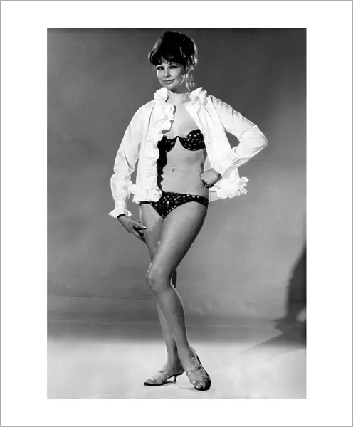 Reveille Fashions Annie Alliston. March 1962 P008902