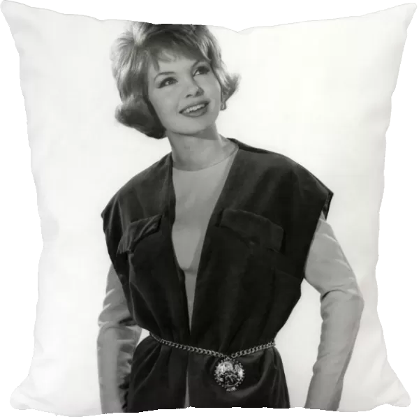 Reveille fashions 1962: Liz Duke. January 1962 P008918
