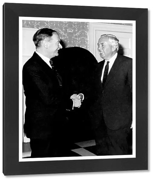Mr. Cosgrave (left) with Mr. Wilson at No. 10. September 1974 P009260
