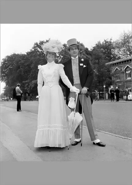 Couple on the first day of Royal Ascot June 1970 70-05824-003