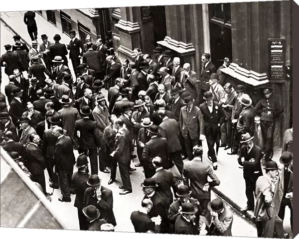 London Stock Exchange Busy men dealing the the buying and selling of shares