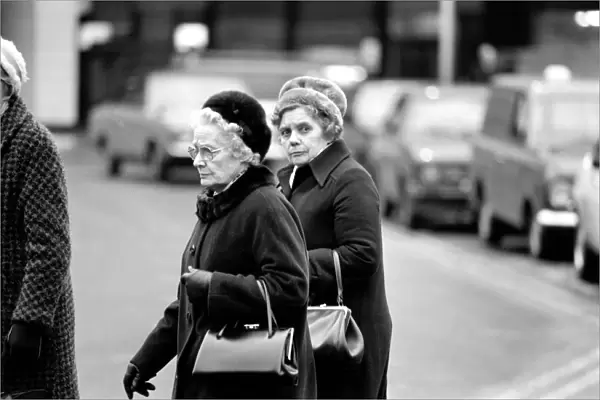 Pensioners: The elderly of Birmingham out and about shopping. March 1981 PM 81-01149