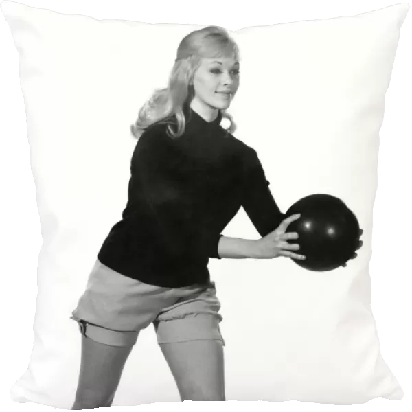 Reveille Fashions 1964: Jo Waring wearing a bowling suit of shorts and jumper