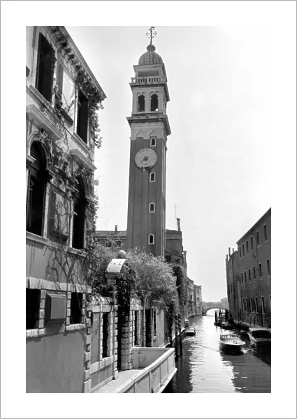 General scenes in Venice. April 1975 75-2202-009