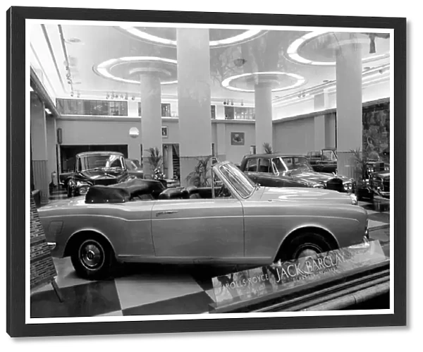 Rolls-Royce: West End Car Show Room. January 1975 75-00501