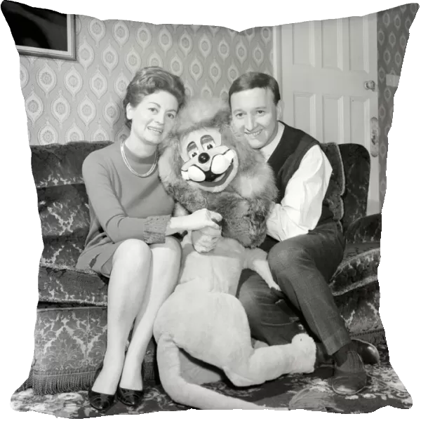 Terry Hall with Lenny the lion seen here at home. 1960 A1226-007
