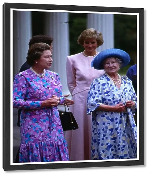 Queen Mother August 1988 with Queen Elizabeth II and Princess Diana