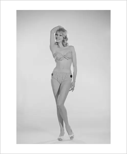 Reveille Model Jo Waring modelling the latest 1960s fashion for the beach. Circa May 1961
