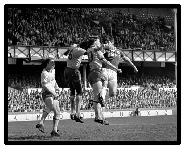 Everton 2 v. Arsenal 1. April 1982 MF06-35-002 Local Caption Division 1 Football