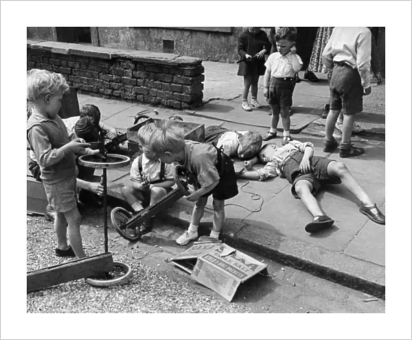 London children prepare for 'Soap Box Derby'June 1950