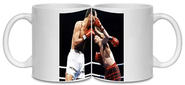 Pat Clinton boxer punches Isidro Perez on the nose at the Kelvin Hall world title fight