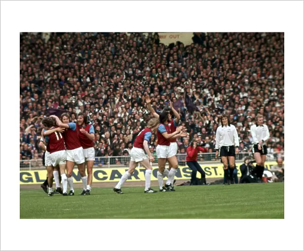 FA Cup Final West Ham v Fulham May 1975 West Ham celebrate following Tommy Taylors