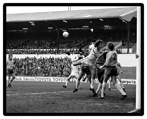 Leeds United 1 v. Norwich City 0. Division One Football. January 1981 MF01-18-003
