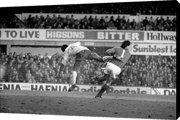 Everton 1 v. Arsenal 2. Division One Football. January 1981 MF01-06-065