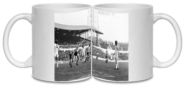 Leeds United 1 v. Stoke City 3. Division One Football. February 1981 MF01-29-125