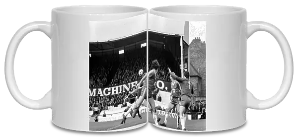 Middlesbrough 0 v. Everton 2. Division 1 Football. October 1981 MF04-08-031