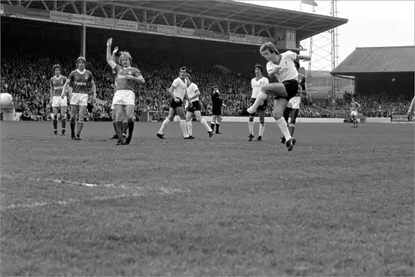 Nottingham Forest 0 v. Liverpool 0. Division Two Football. April 1981 MF02-16-036