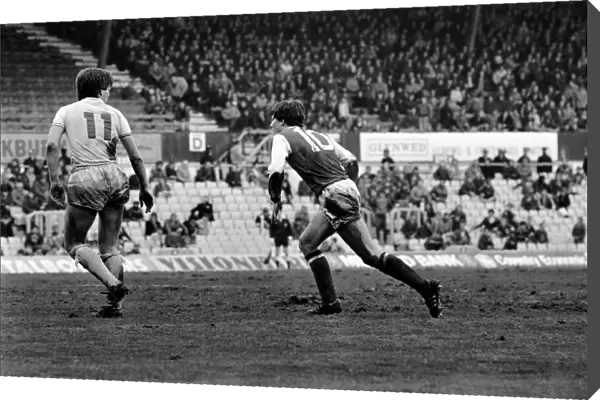 Division 1 football. Coventry 1 v. Arsenal 0. March 1982 LF08-06